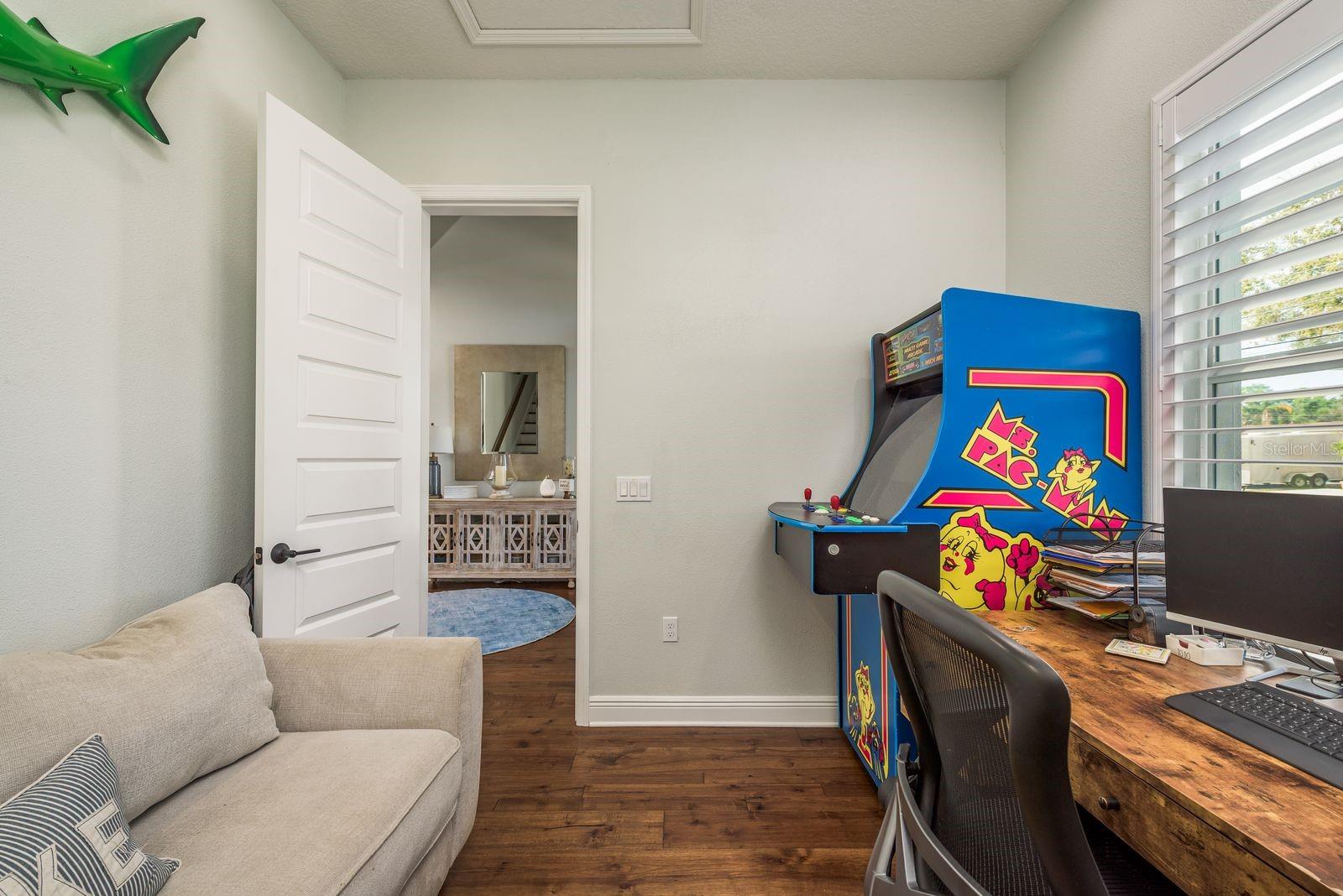 182 E CANAL DR, PALM HARBOR, FL, 34684