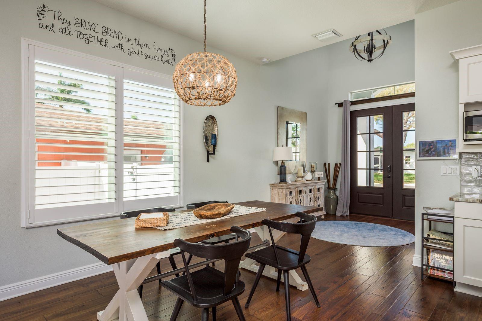 182 E CANAL DR, PALM HARBOR, FL, 34684