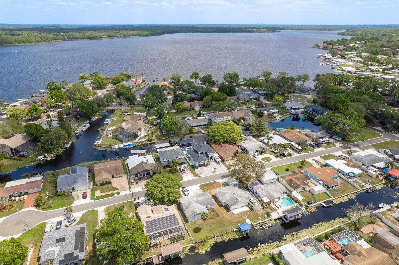 182 E CANAL DR, PALM HARBOR, FL, 34684