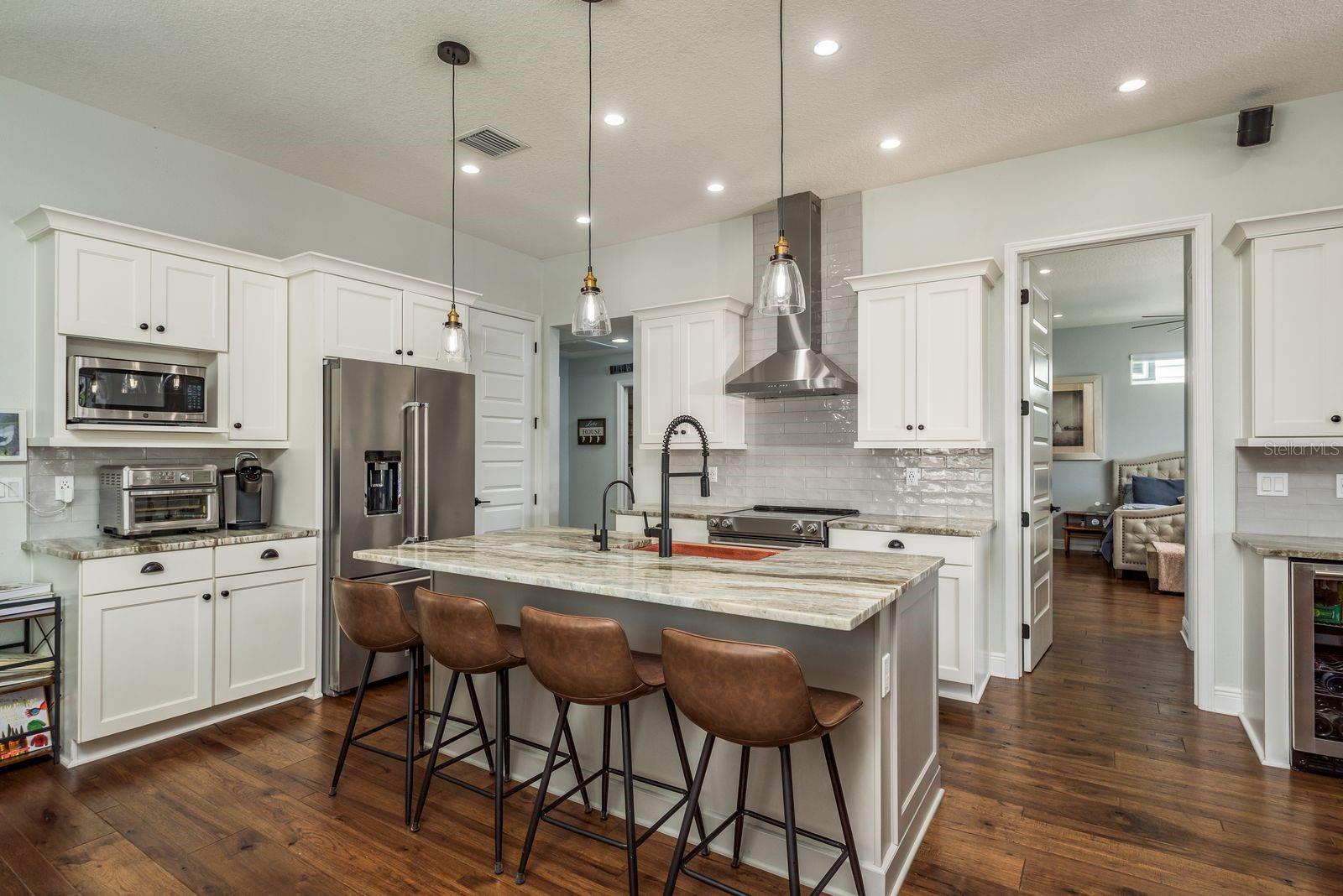 182 E CANAL DR, PALM HARBOR, FL, 34684