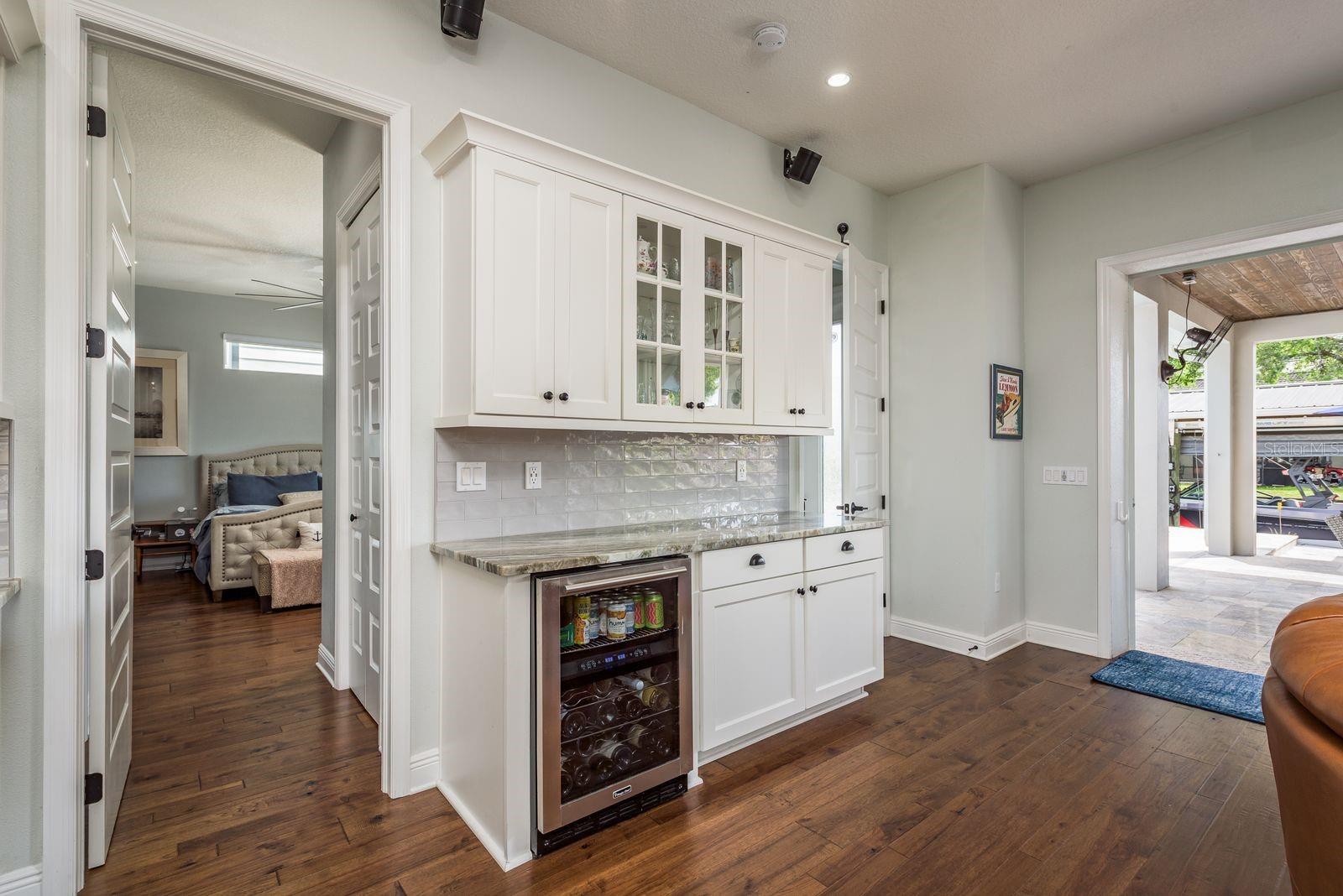182 E CANAL DR, PALM HARBOR, FL, 34684