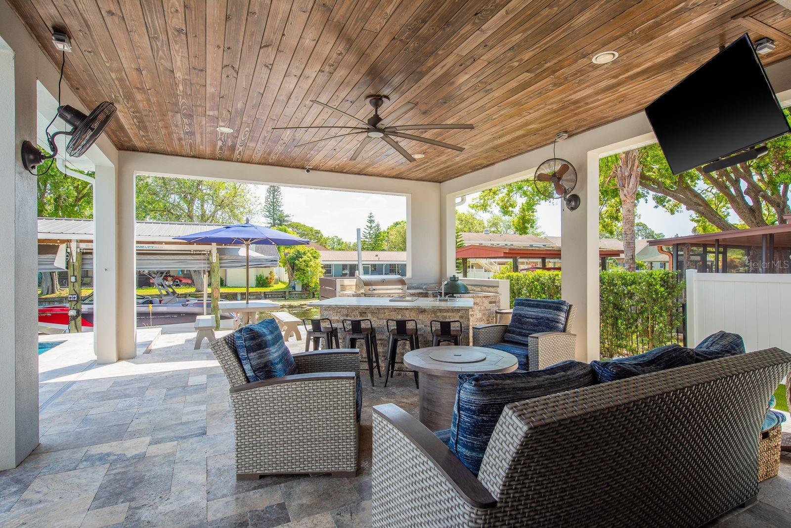 182 E CANAL DR, PALM HARBOR, FL, 34684