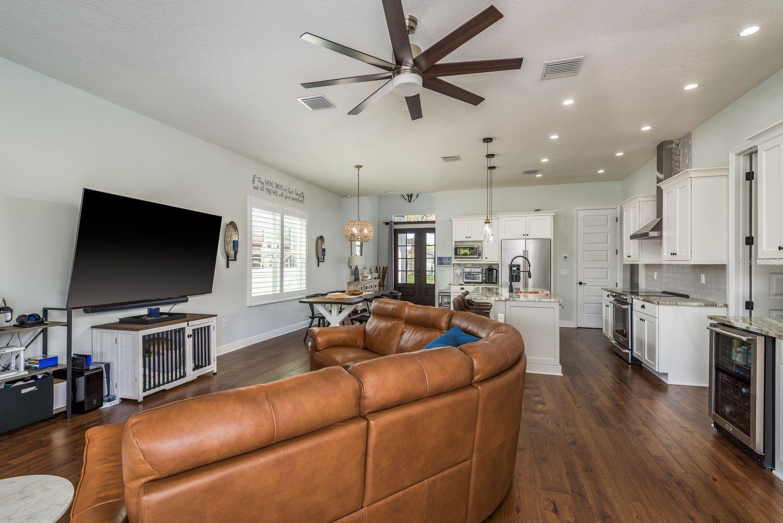 182 E CANAL DR, PALM HARBOR, FL, 34684