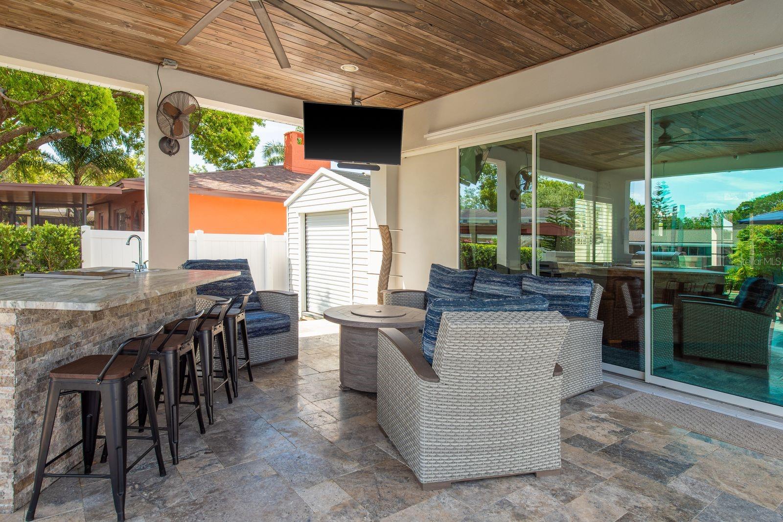 182 E CANAL DR, PALM HARBOR, FL, 34684