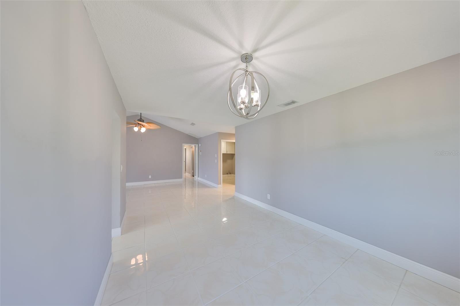 1806 WOLF LAUREL DR, SUN CITY CENTER, FL, 33573