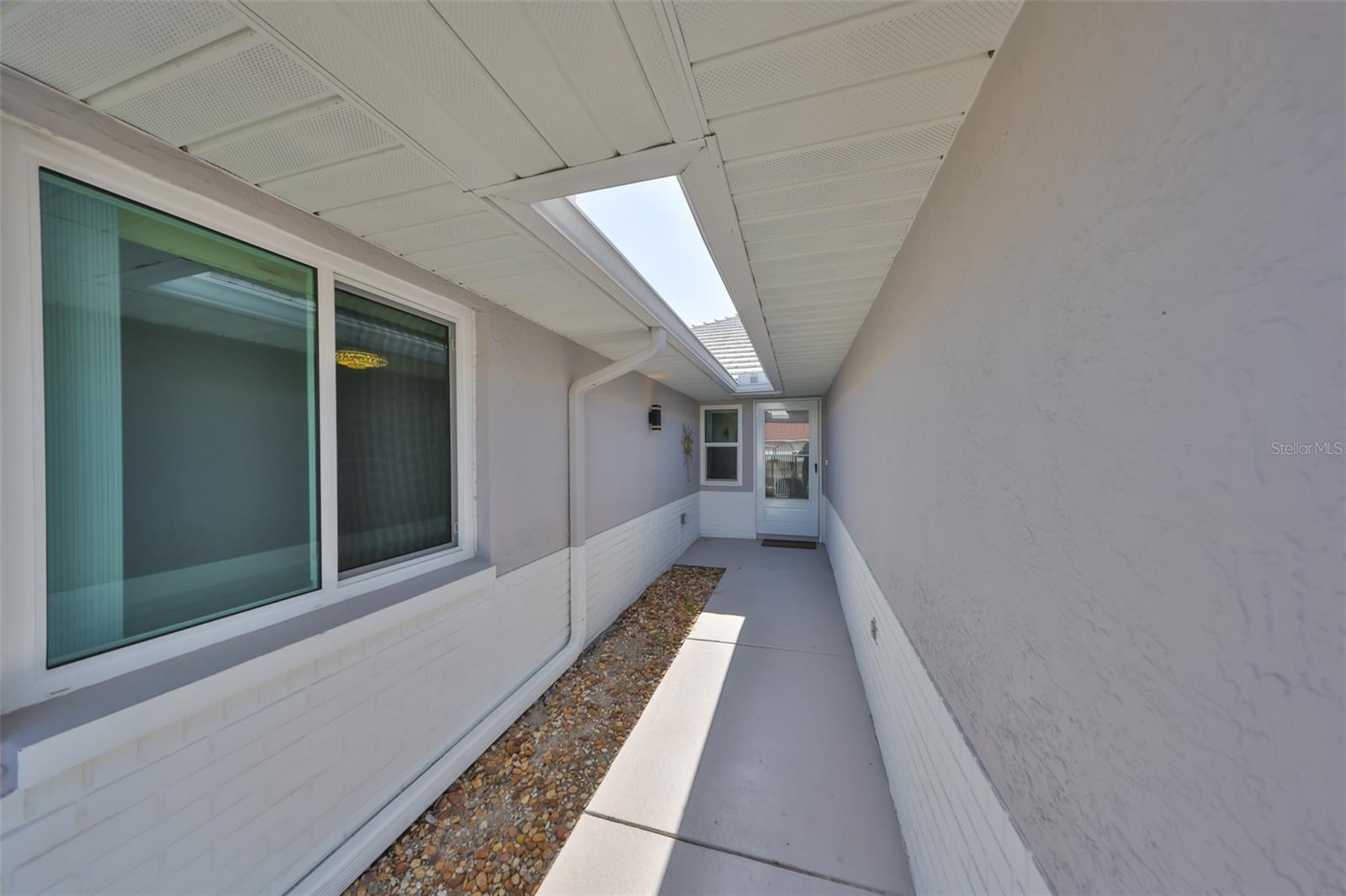 1806 WOLF LAUREL DR, SUN CITY CENTER, FL, 33573