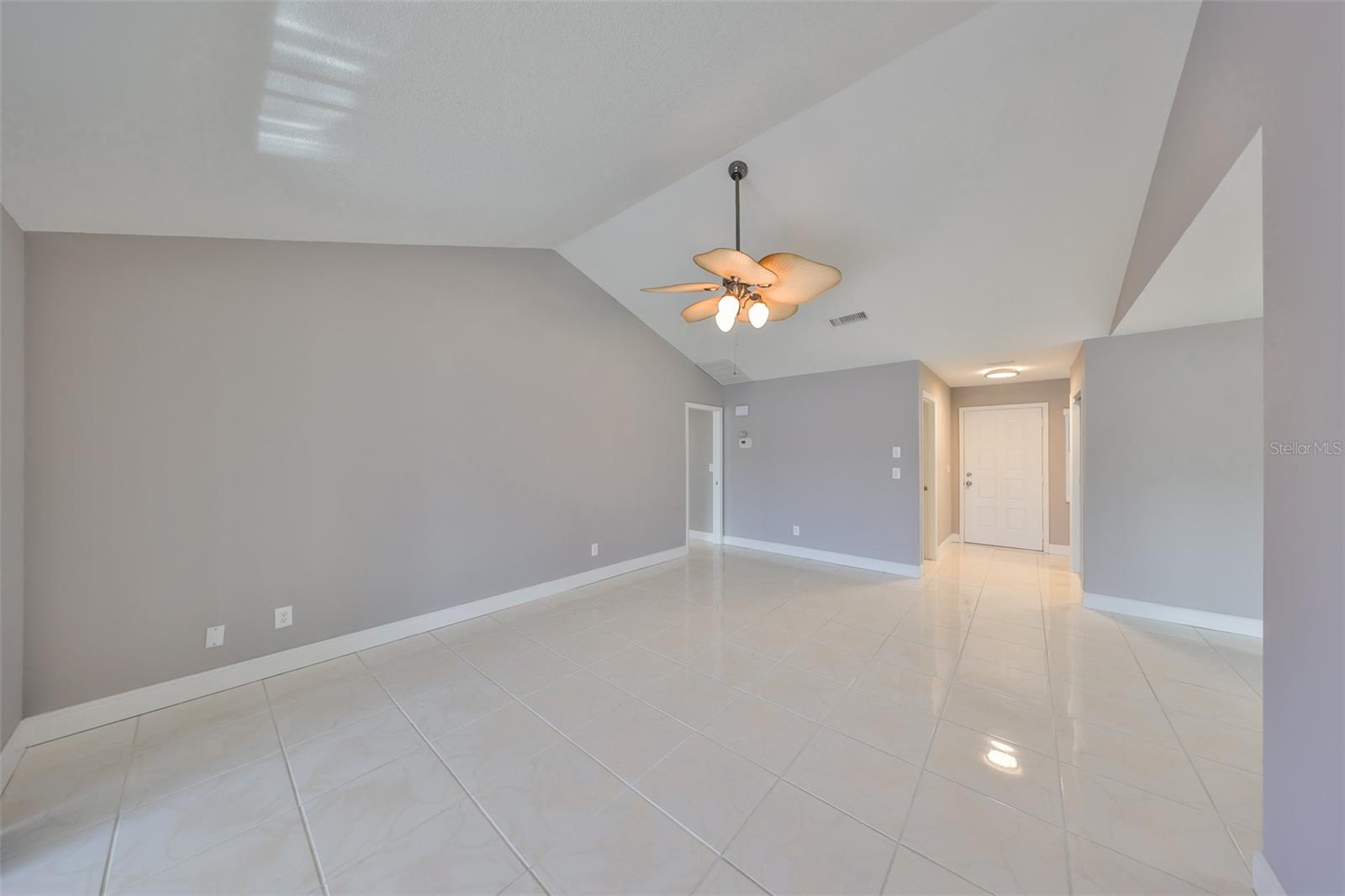 1806 WOLF LAUREL DR, SUN CITY CENTER, FL, 33573