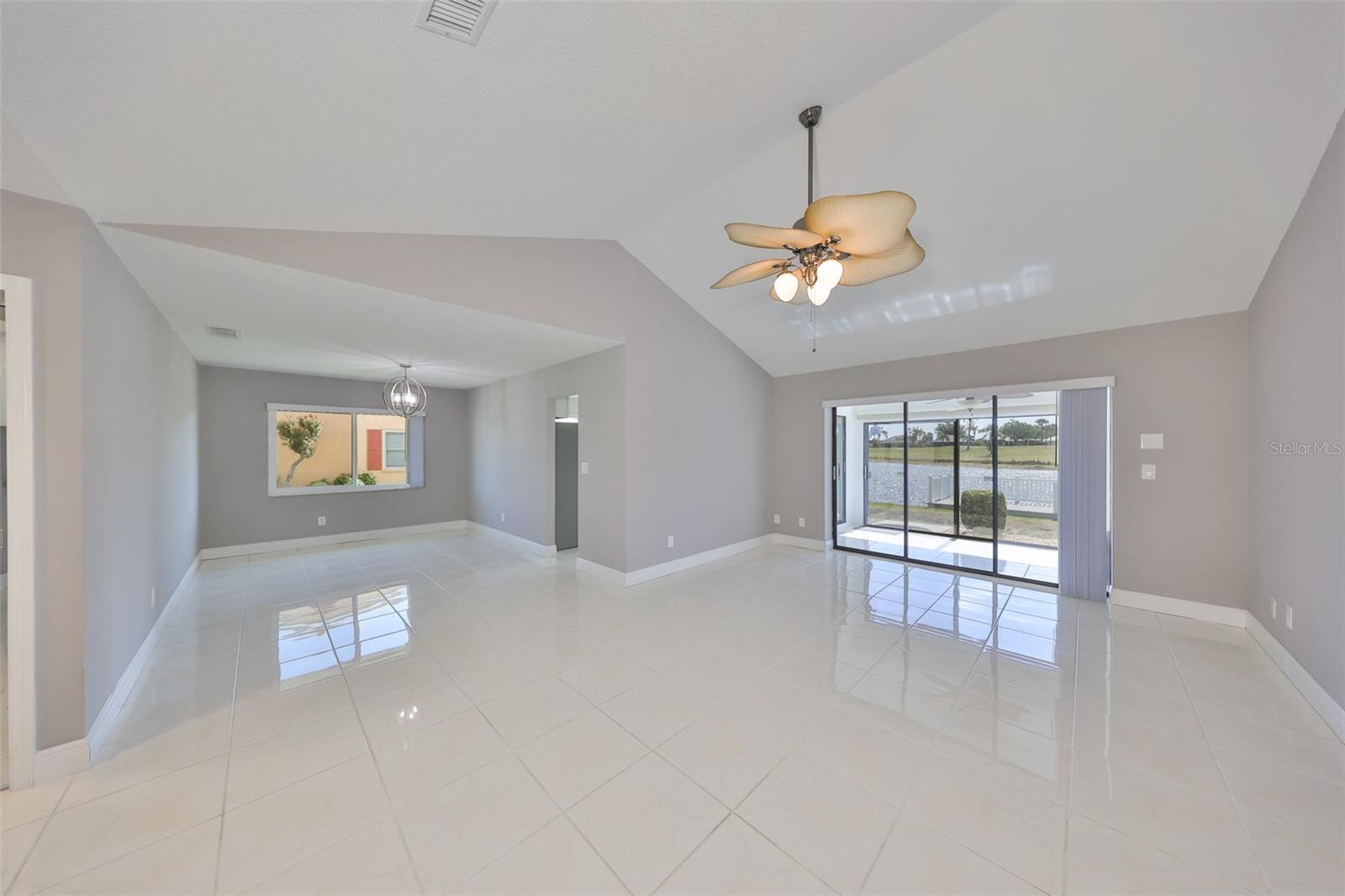 1806 WOLF LAUREL DR, SUN CITY CENTER, FL, 33573