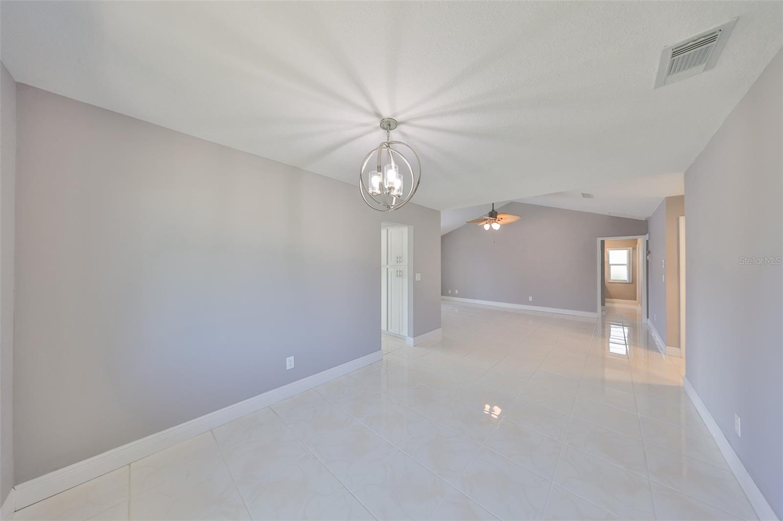 1806 WOLF LAUREL DR, SUN CITY CENTER, FL, 33573