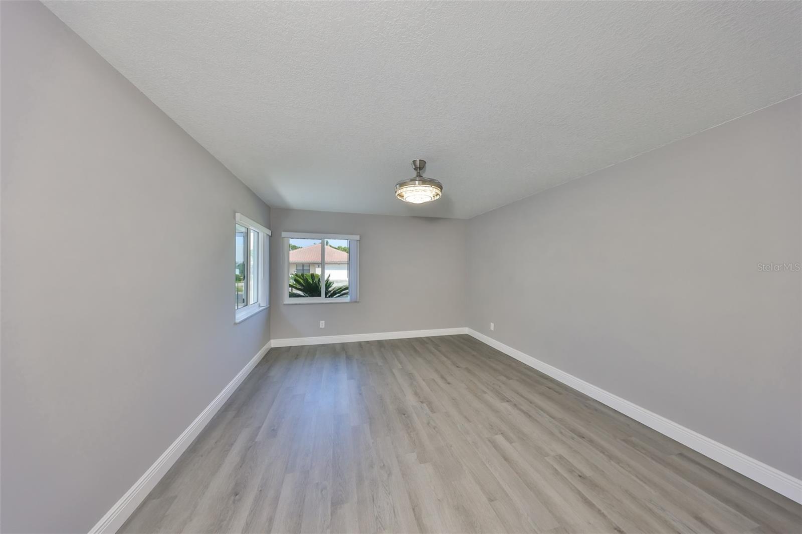 1806 WOLF LAUREL DR, SUN CITY CENTER, FL, 33573