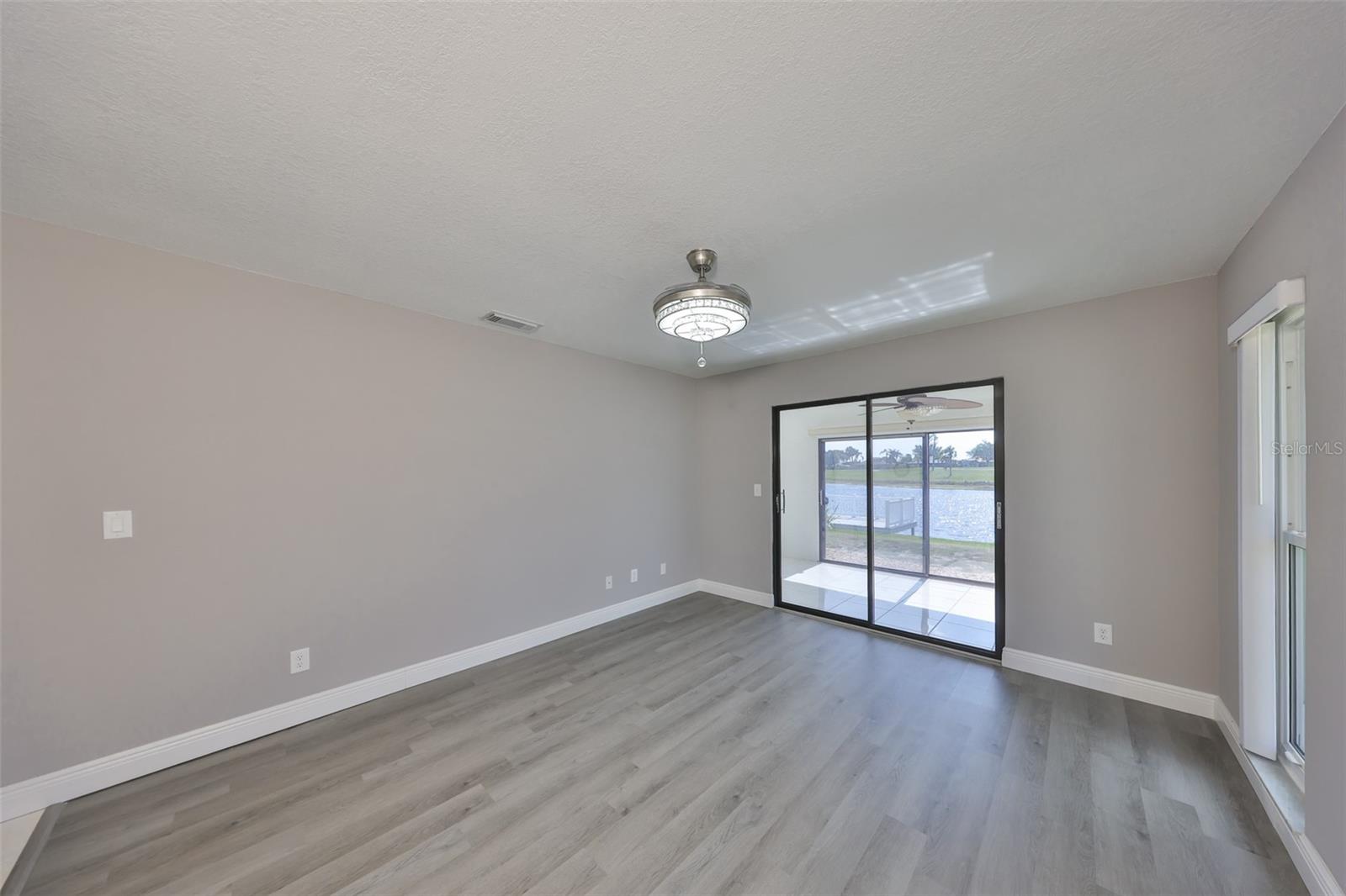 1806 WOLF LAUREL DR, SUN CITY CENTER, FL, 33573