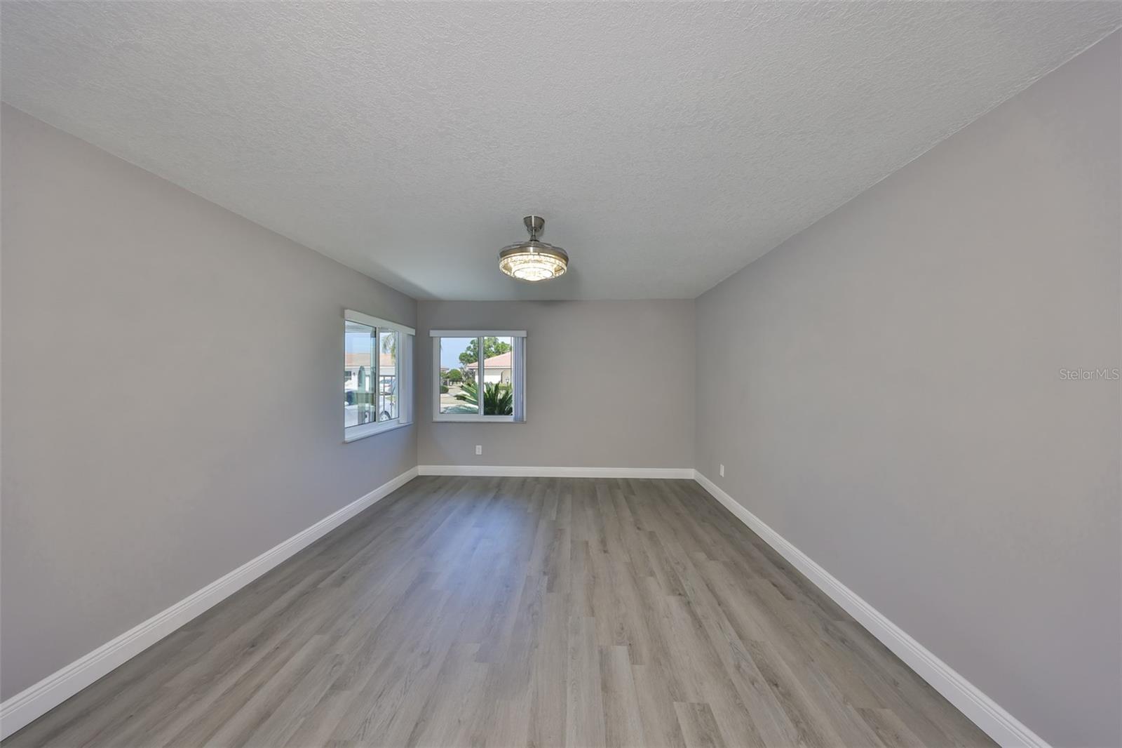 1806 WOLF LAUREL DR, SUN CITY CENTER, FL, 33573