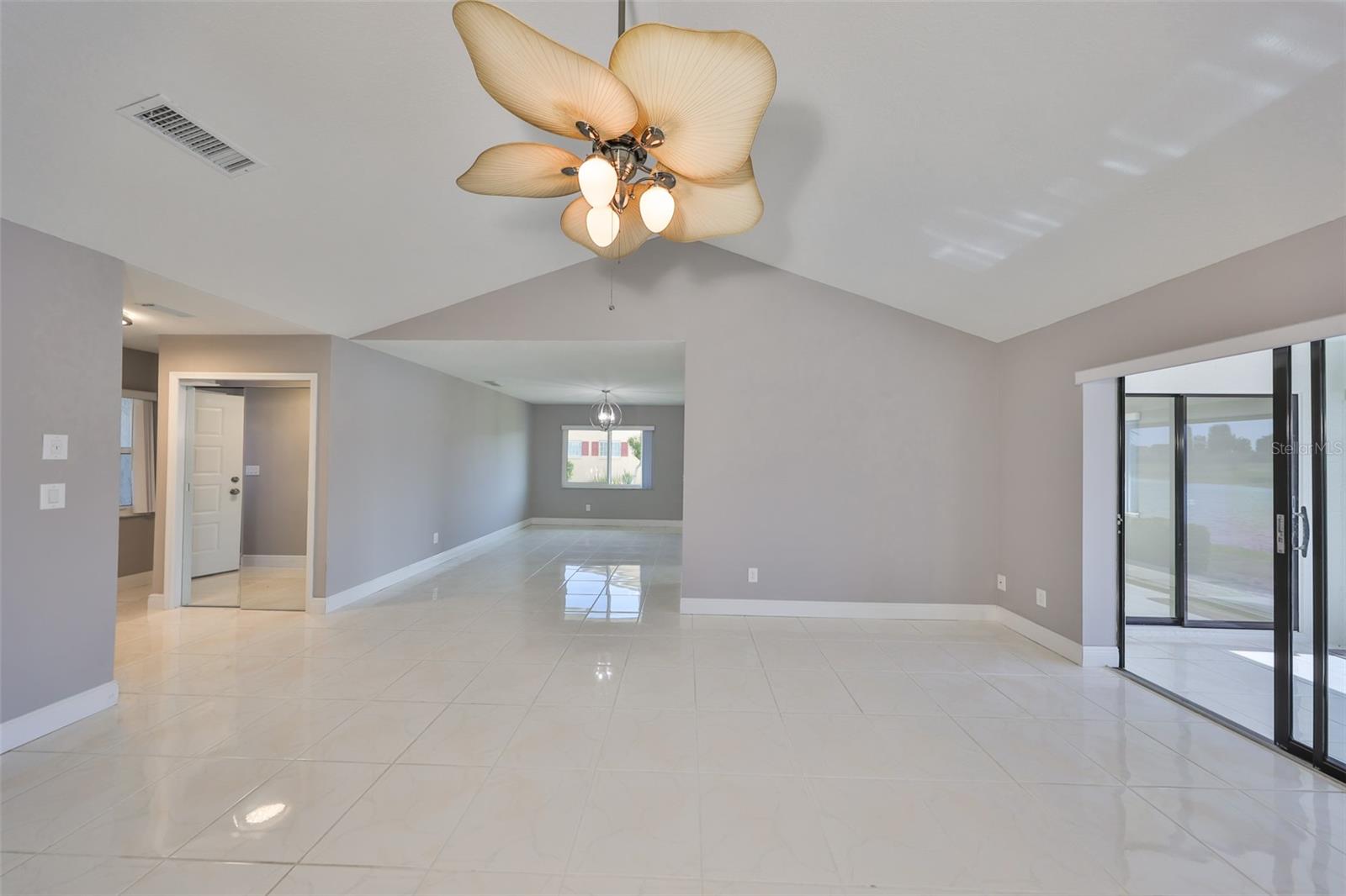 1806 WOLF LAUREL DR, SUN CITY CENTER, FL, 33573
