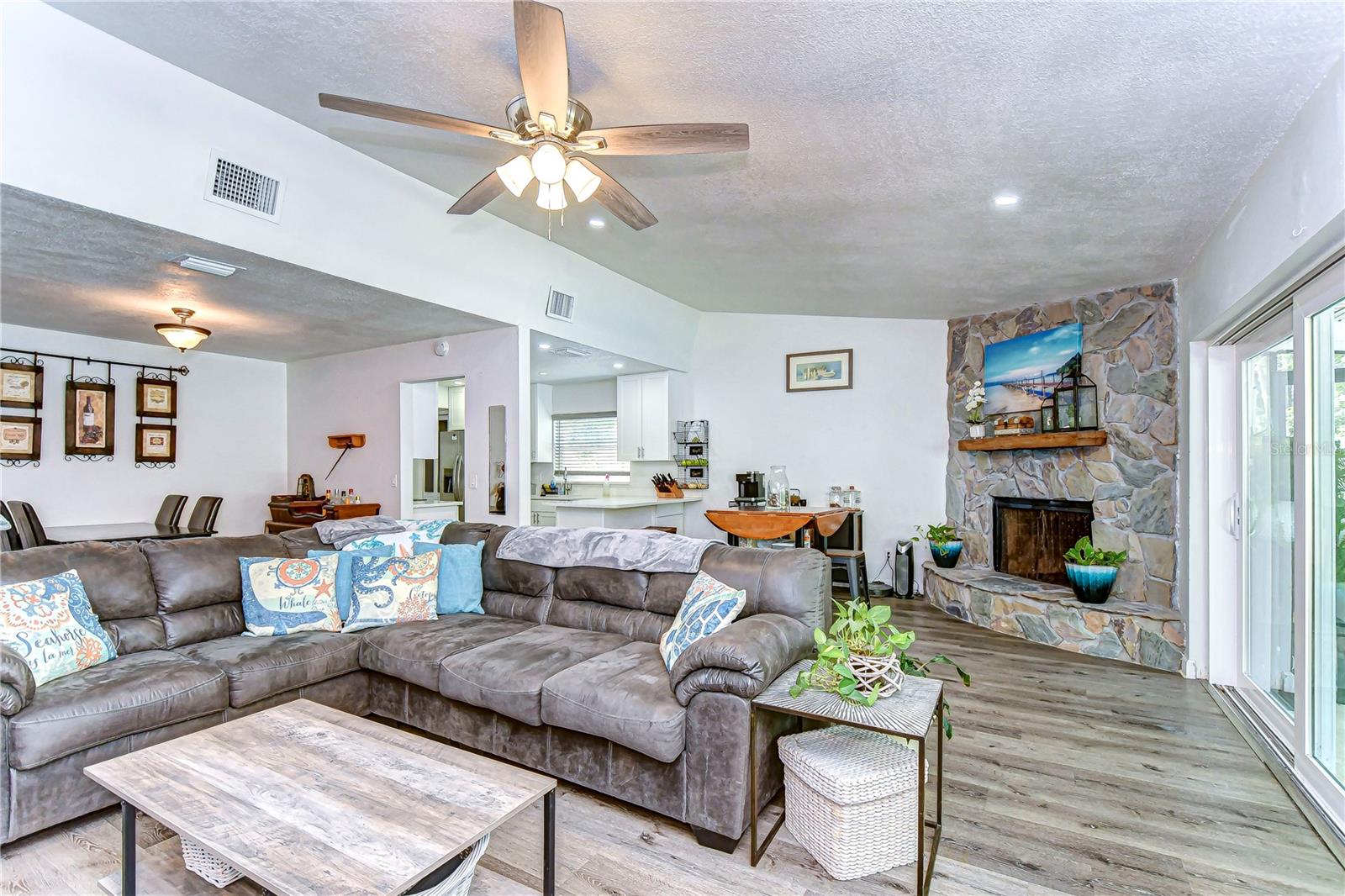 910 BLACK KNIGHT DR, VALRICO, FL, 33594