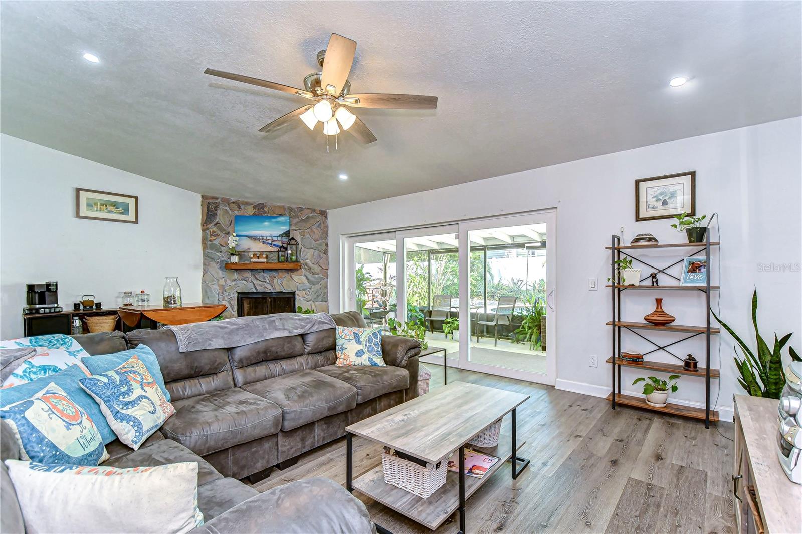 910 BLACK KNIGHT DR, VALRICO, FL, 33594