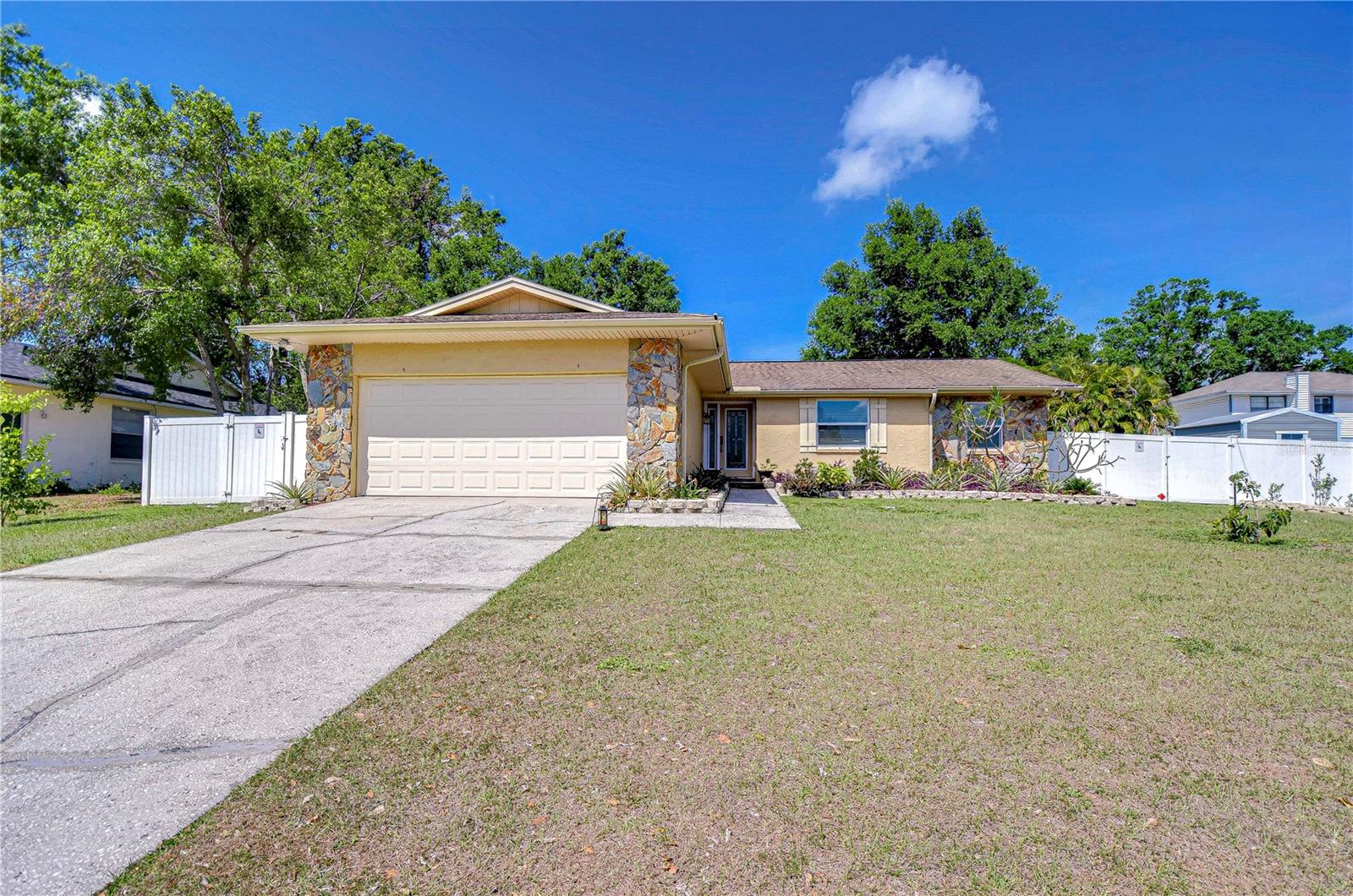 910 BLACK KNIGHT DR, VALRICO, FL, 33594