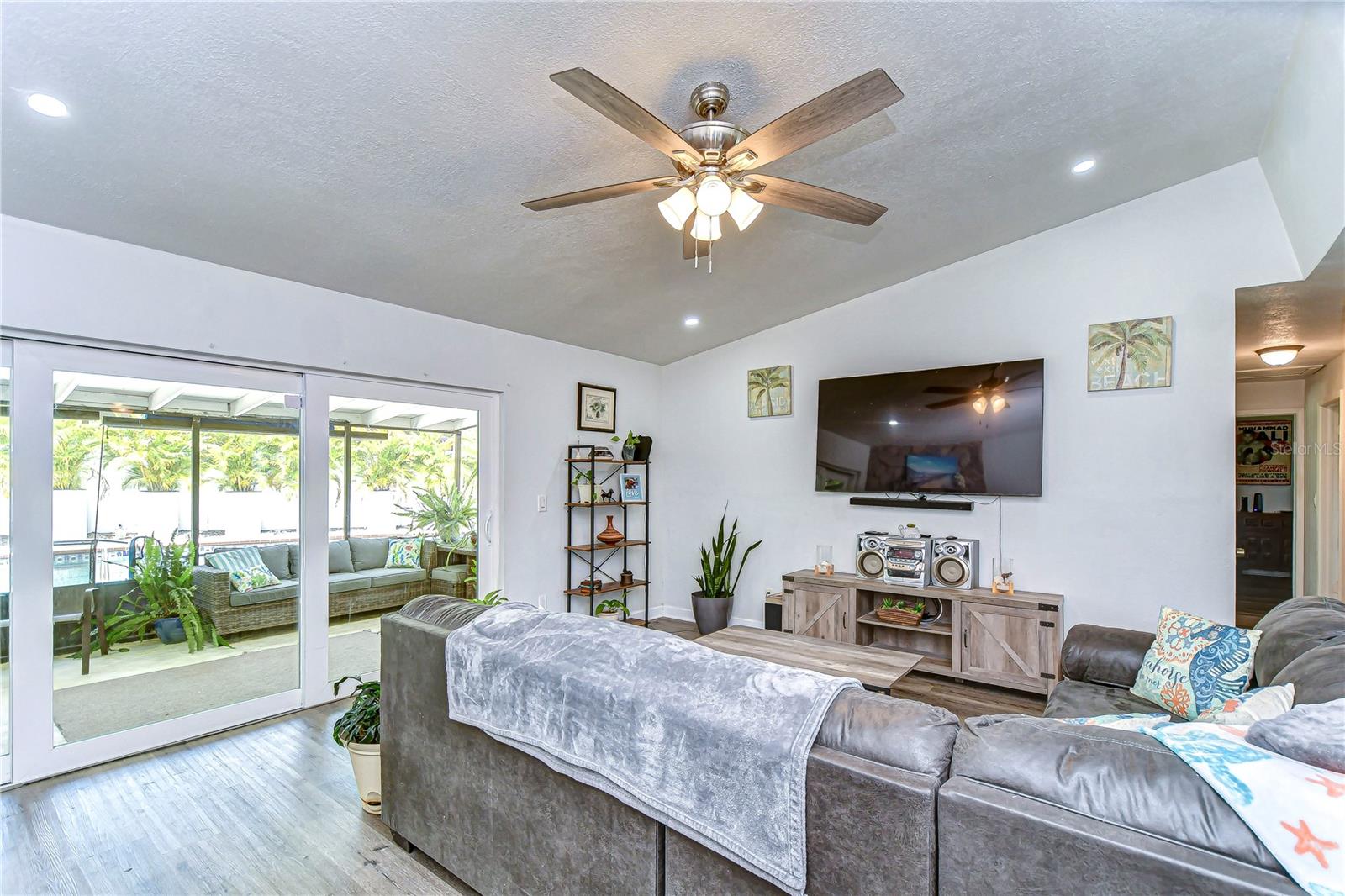 910 BLACK KNIGHT DR, VALRICO, FL, 33594