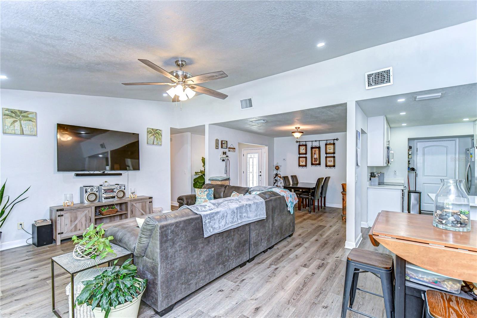 910 BLACK KNIGHT DR, VALRICO, FL, 33594