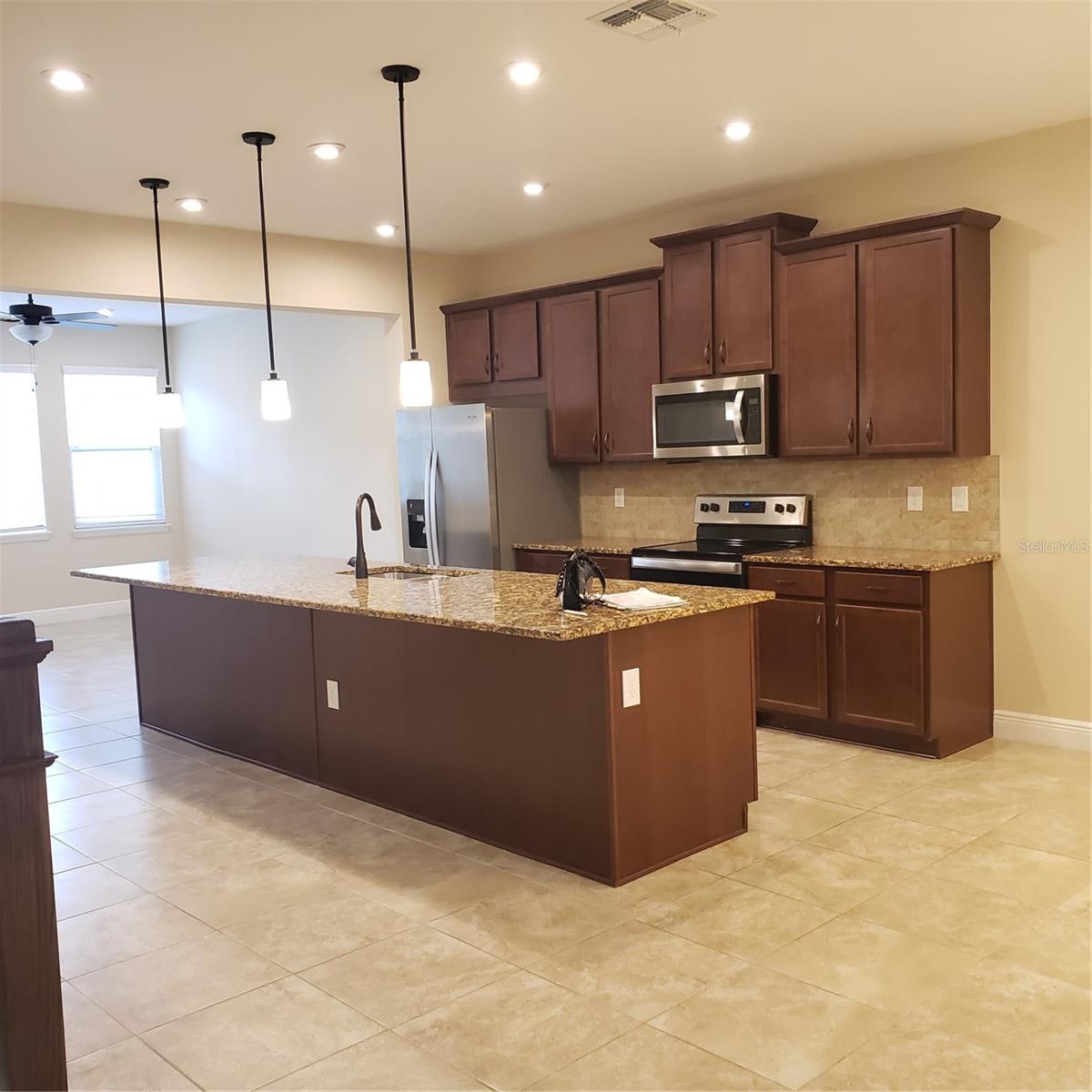 8085 GLENLLOYD AVE, WINTER GARDEN, FL, 34787