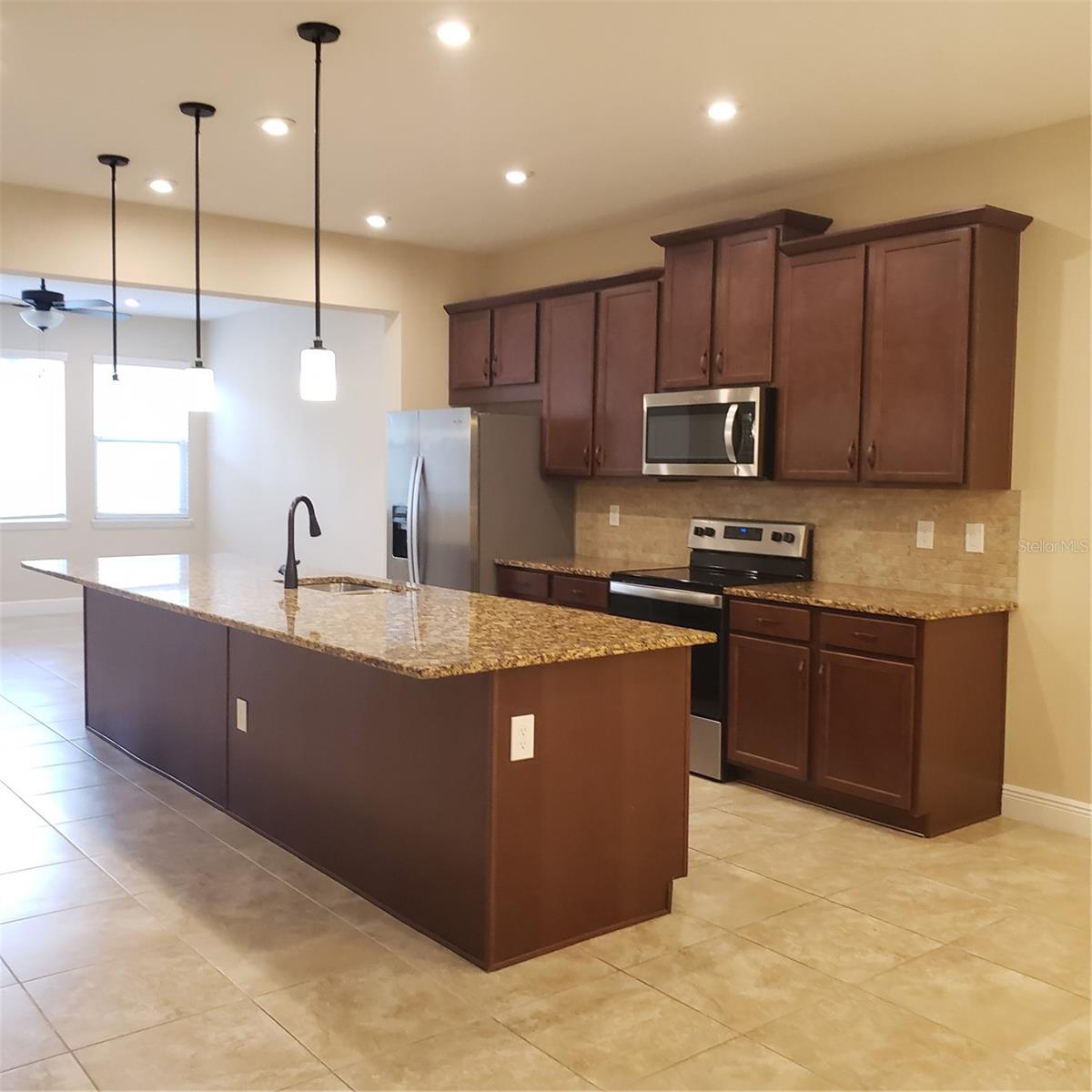 8085 GLENLLOYD AVE, WINTER GARDEN, FL, 34787