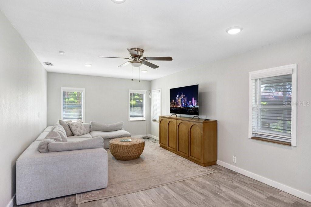 6154 36TH AVE N, ST PETERSBURG, FL, 33710