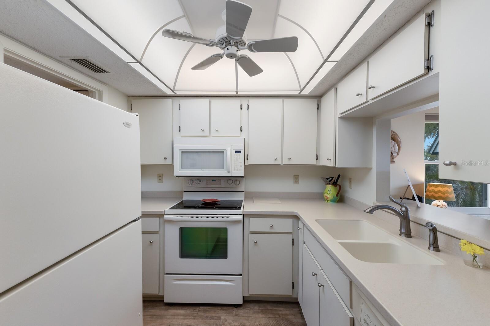 205 HIGHLAND AVE #2, BRADENTON BEACH, FL, 34217