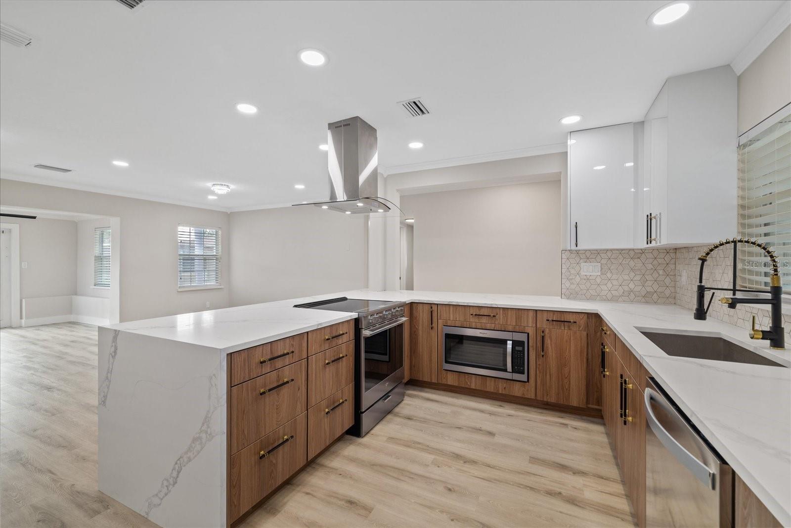 504 DRIFTWOOD DR E, PALM HARBOR, FL, 34683