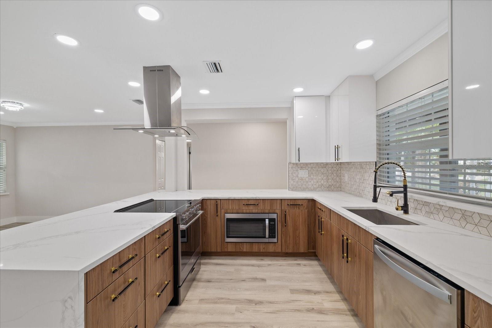 504 DRIFTWOOD DR E, PALM HARBOR, FL, 34683