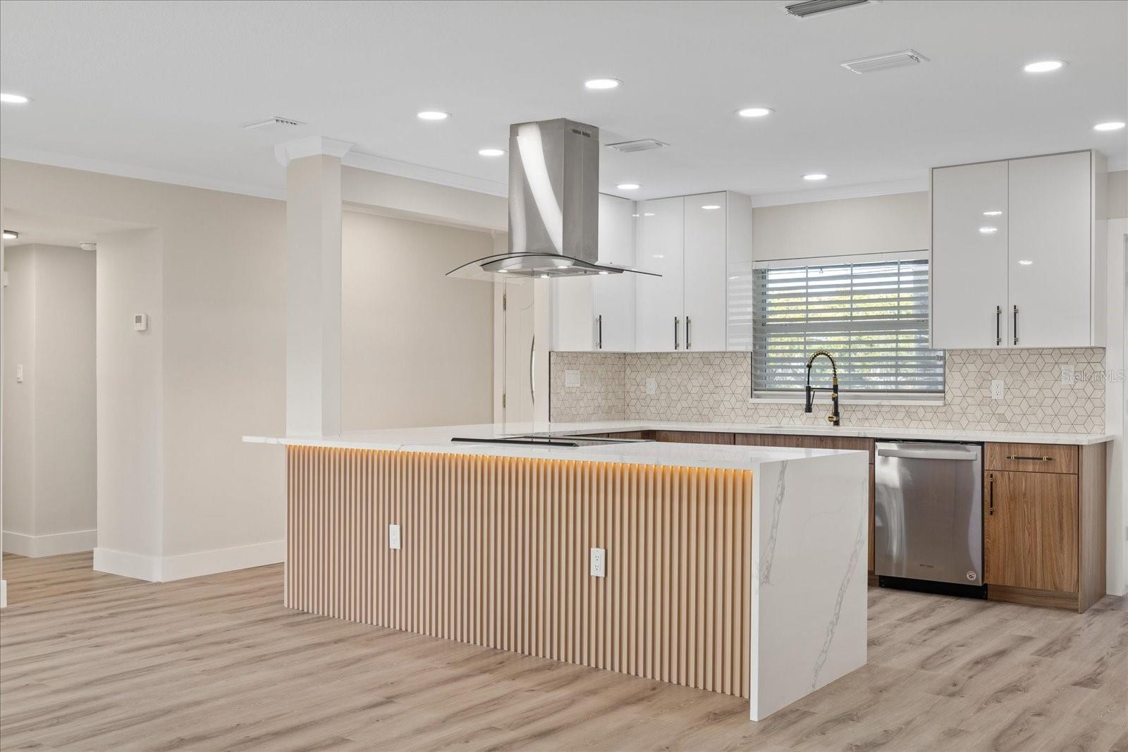 504 DRIFTWOOD DR E, PALM HARBOR, FL, 34683