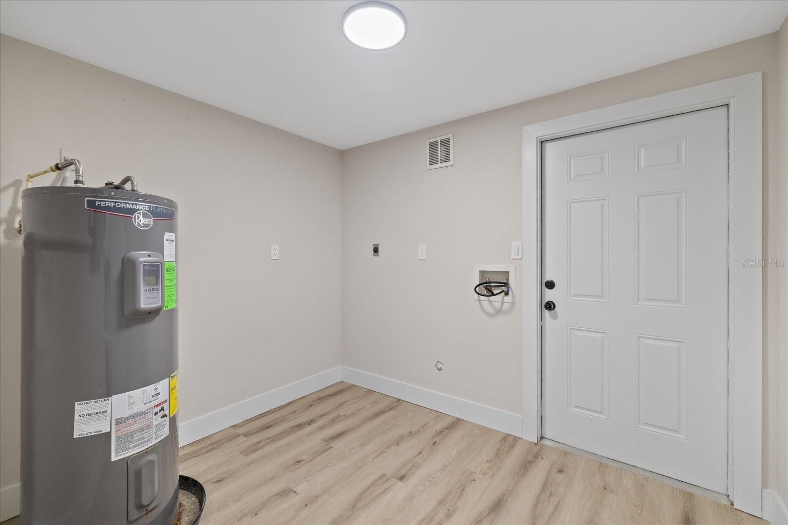 504 DRIFTWOOD DR E, PALM HARBOR, FL, 34683