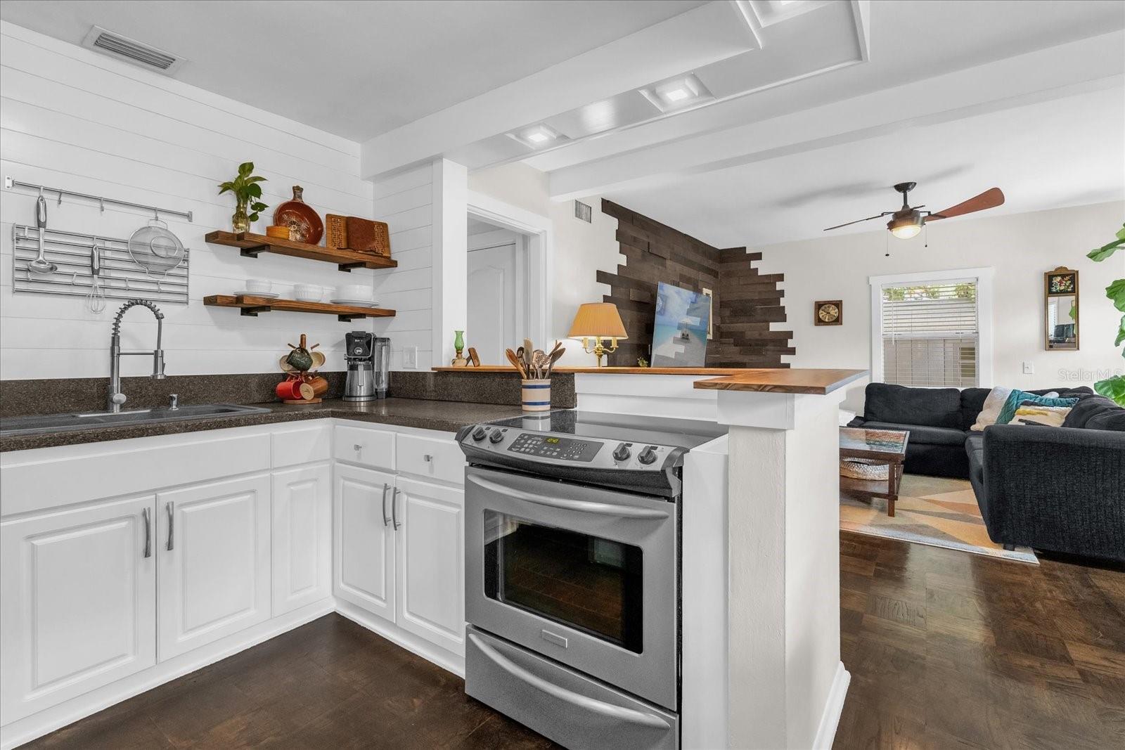 526 S CRYSTAL LAKE DR, ORLANDO, FL, 32803