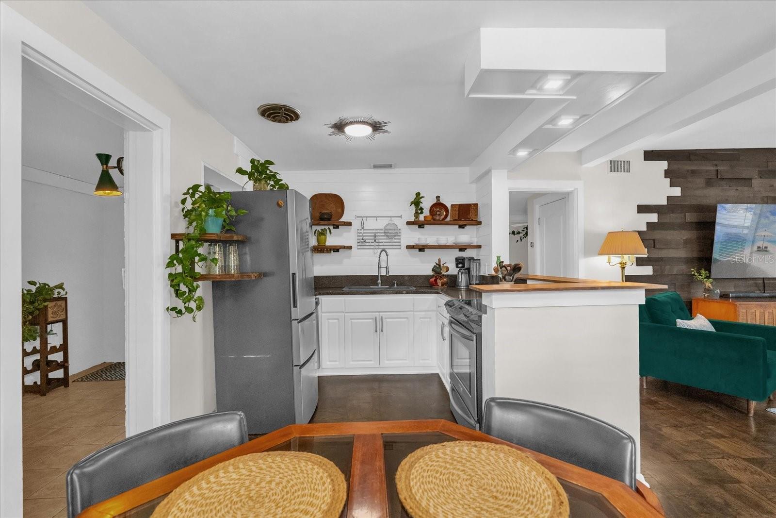 526 S CRYSTAL LAKE DR, ORLANDO, FL, 32803