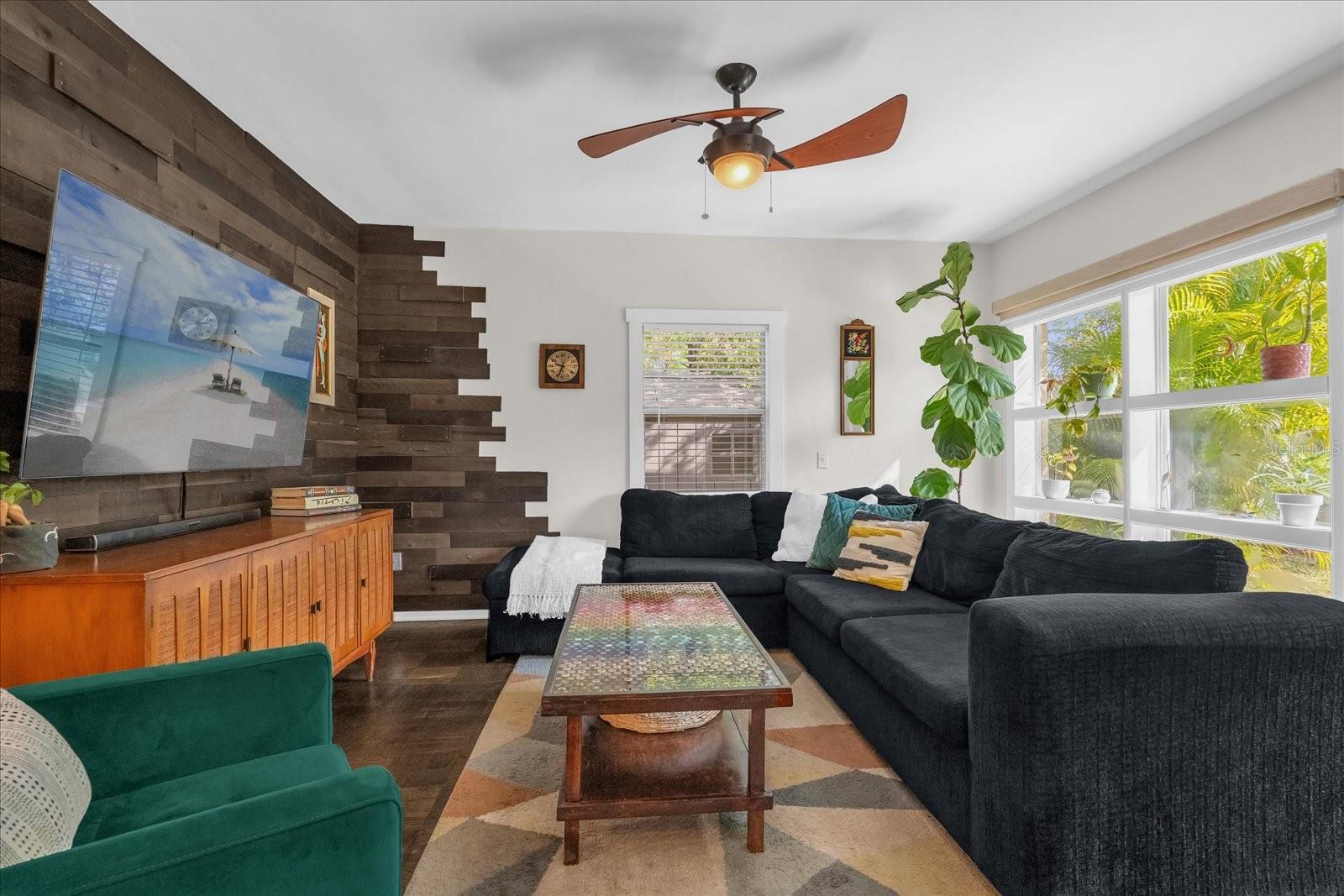 526 S CRYSTAL LAKE DR, ORLANDO, FL, 32803