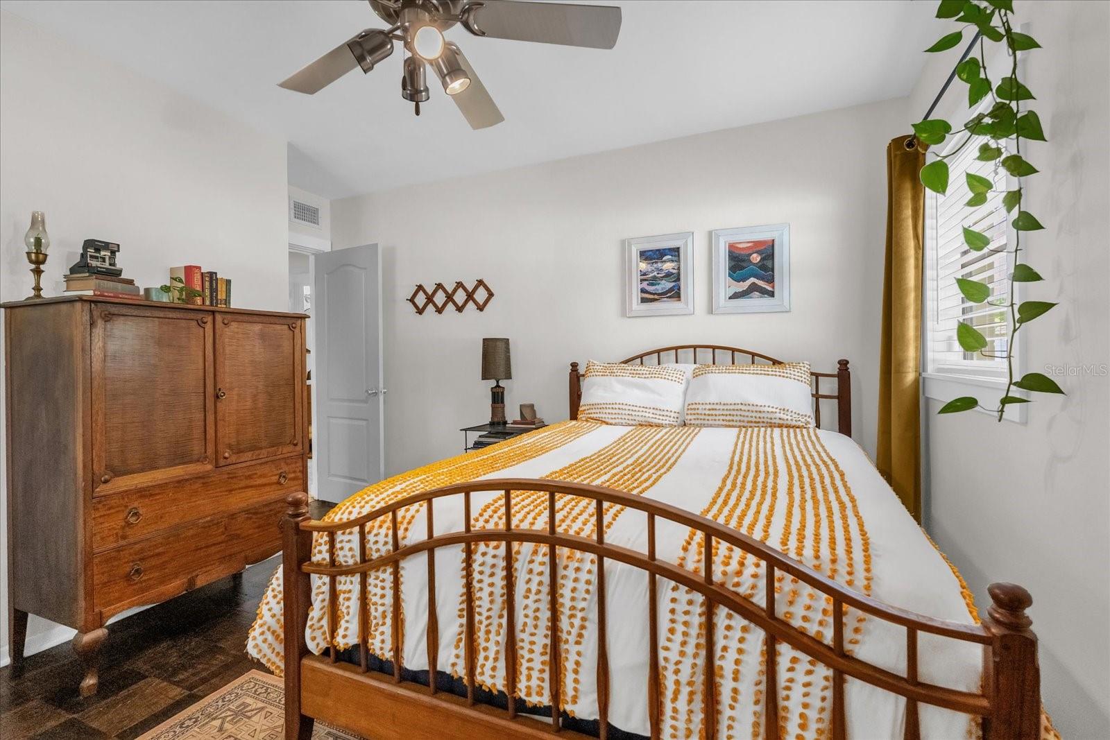 526 S CRYSTAL LAKE DR, ORLANDO, FL, 32803