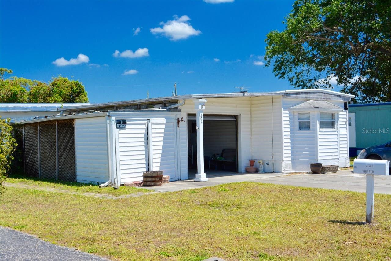 207 LANTERN LN, NORTH FORT MYERS, FL, 33917