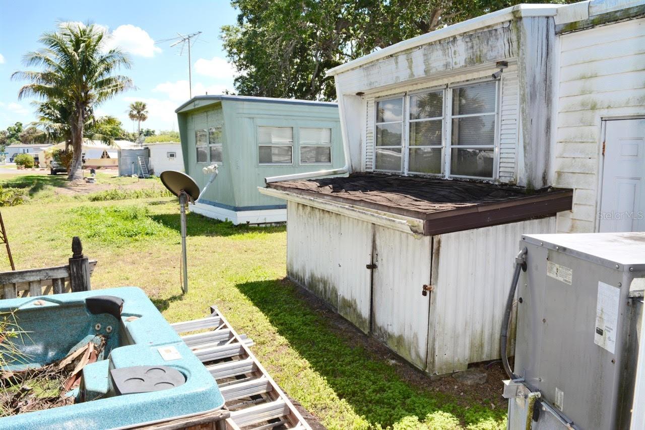 207 LANTERN LN, NORTH FORT MYERS, FL, 33917