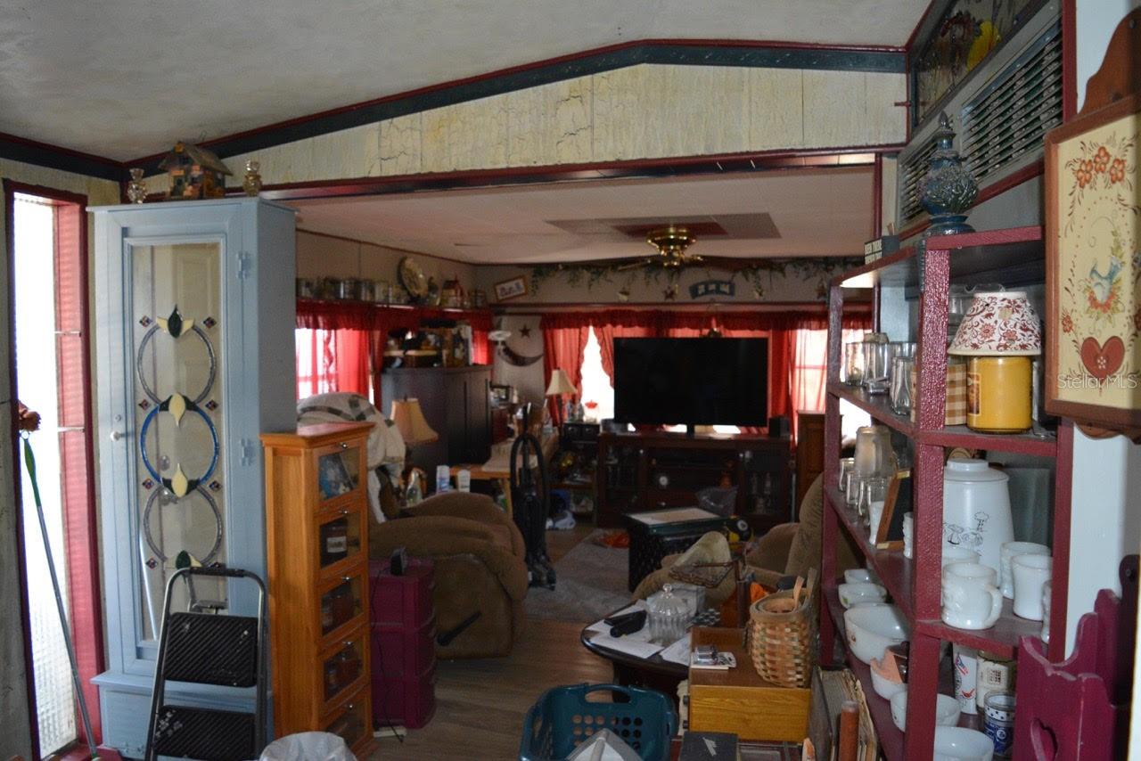 207 LANTERN LN, NORTH FORT MYERS, FL, 33917