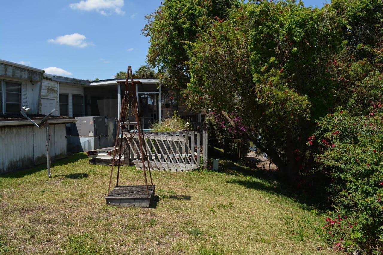 207 LANTERN LN, NORTH FORT MYERS, FL, 33917