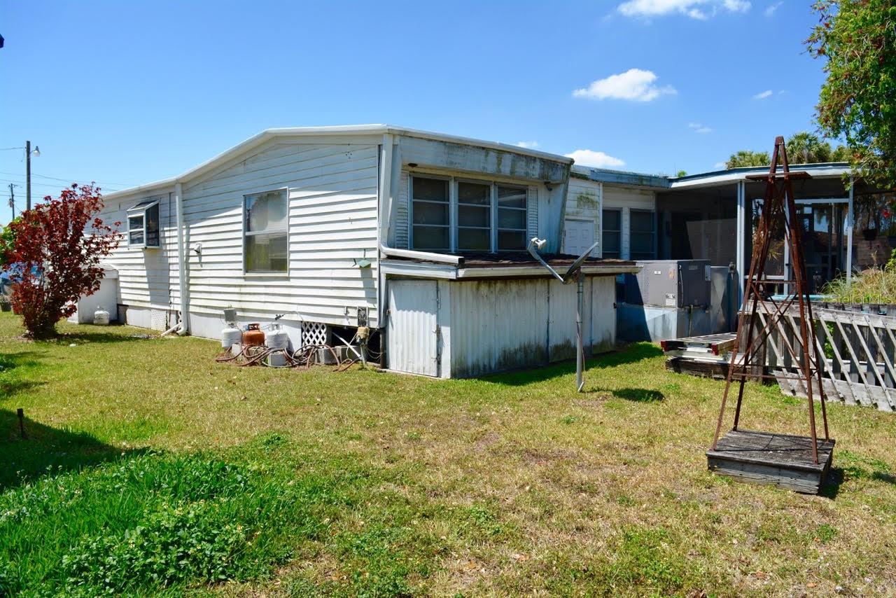 207 LANTERN LN, NORTH FORT MYERS, FL, 33917