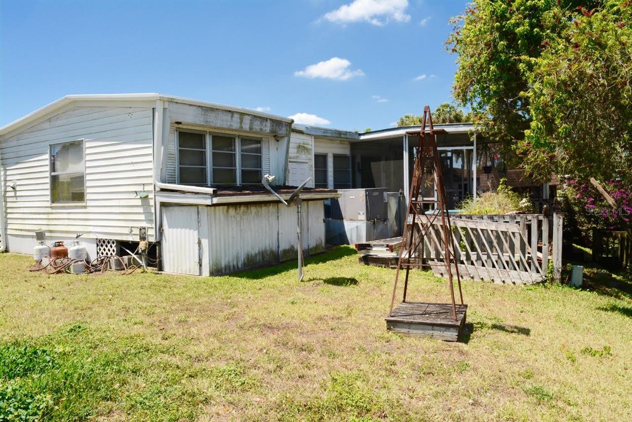 207 LANTERN LN, NORTH FORT MYERS, FL, 33917