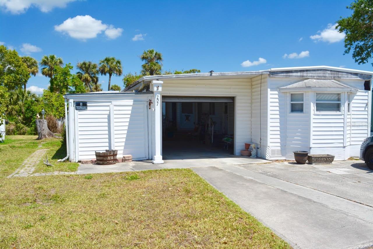 207 LANTERN LN, NORTH FORT MYERS, FL, 33917