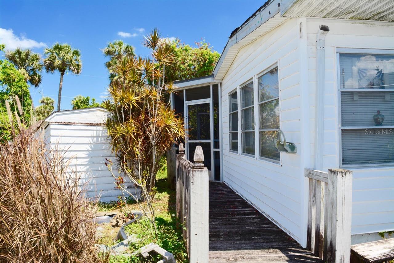 207 LANTERN LN, NORTH FORT MYERS, FL, 33917