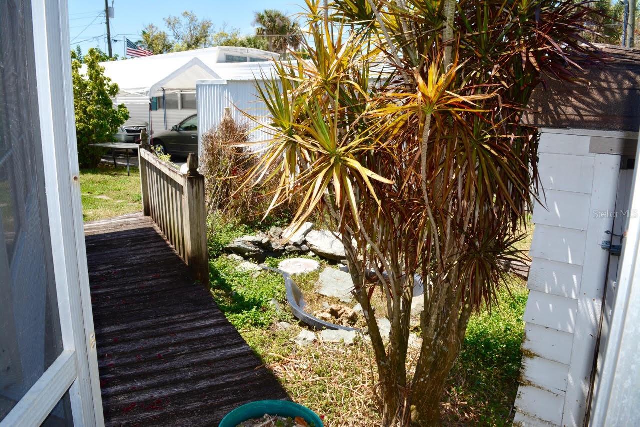 207 LANTERN LN, NORTH FORT MYERS, FL, 33917