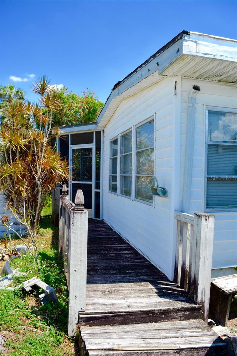 207 LANTERN LN, NORTH FORT MYERS, FL, 33917