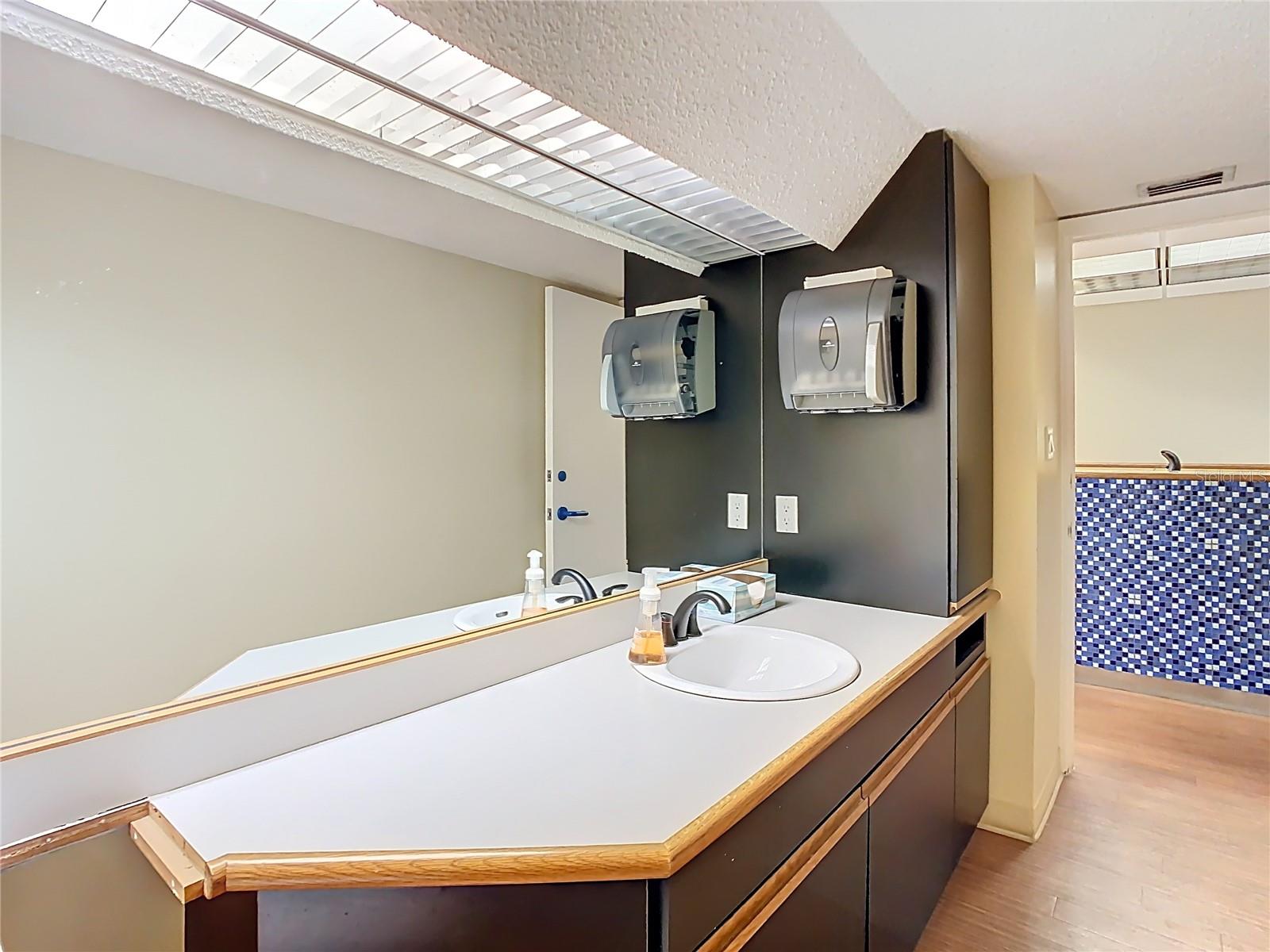 3333 W KENNEDY BLVD #201, TAMPA, FL, 33609