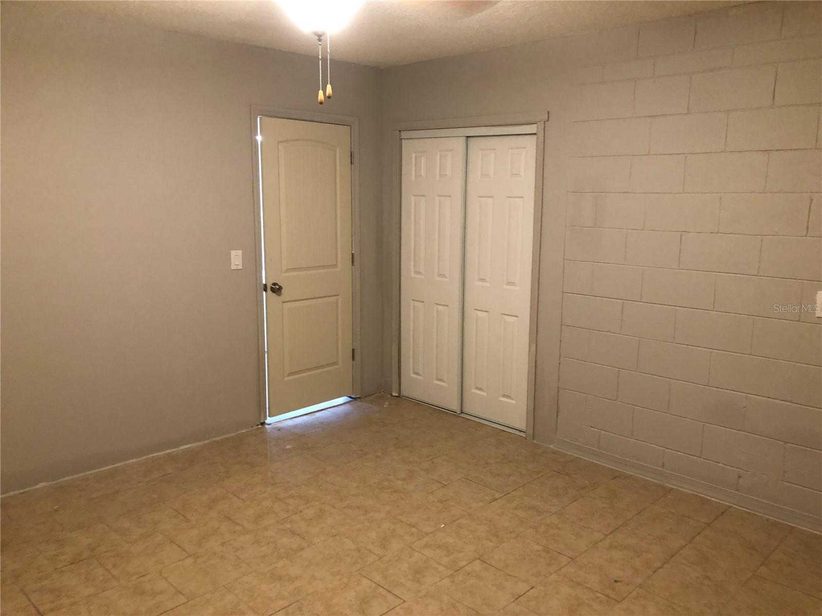 8215 E DEWEY ROBBINS RD, HOWEY IN THE HILLS, FL, 34737