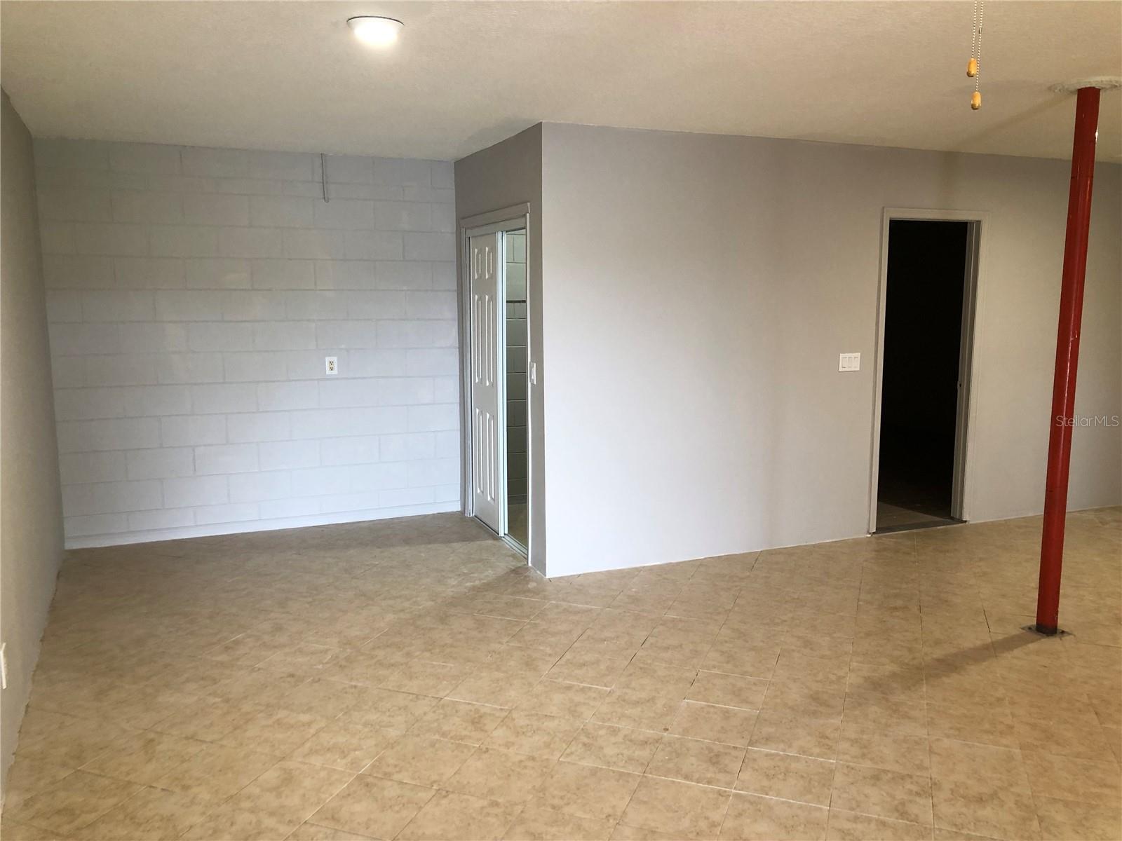 8215 E DEWEY ROBBINS RD, HOWEY IN THE HILLS, FL, 34737