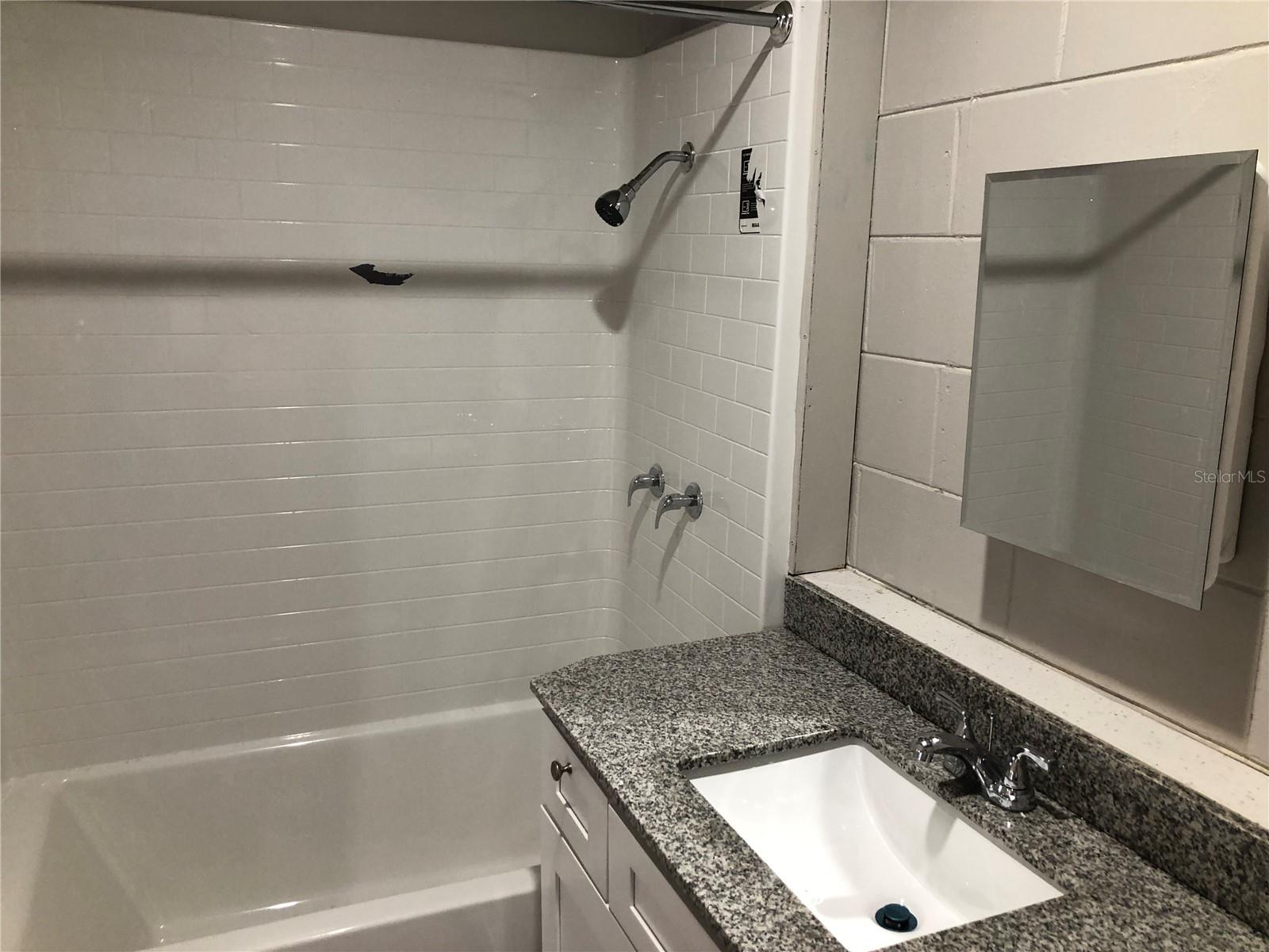 8215 E DEWEY ROBBINS RD, HOWEY IN THE HILLS, FL, 34737