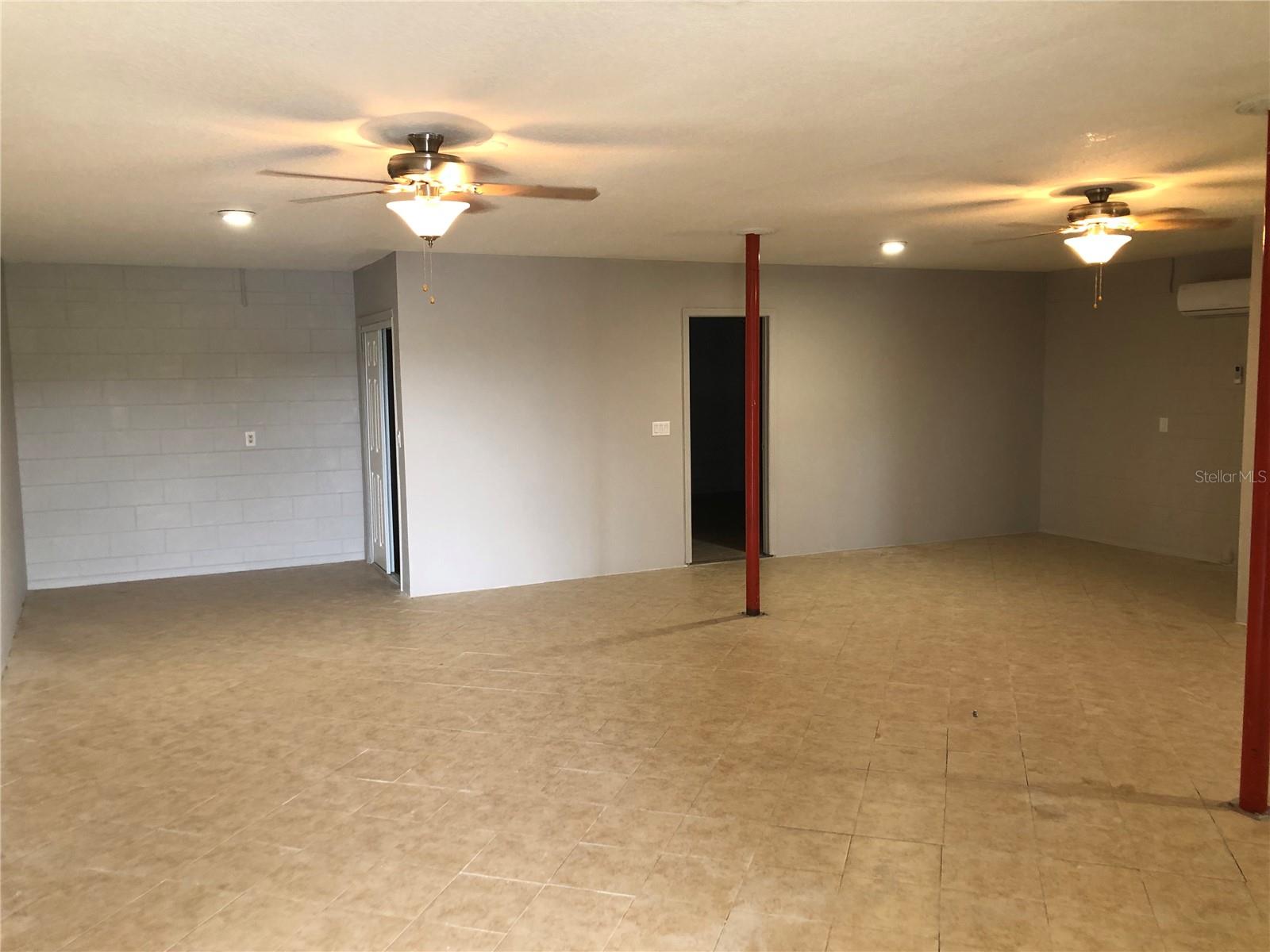 8215 E DEWEY ROBBINS RD, HOWEY IN THE HILLS, FL, 34737