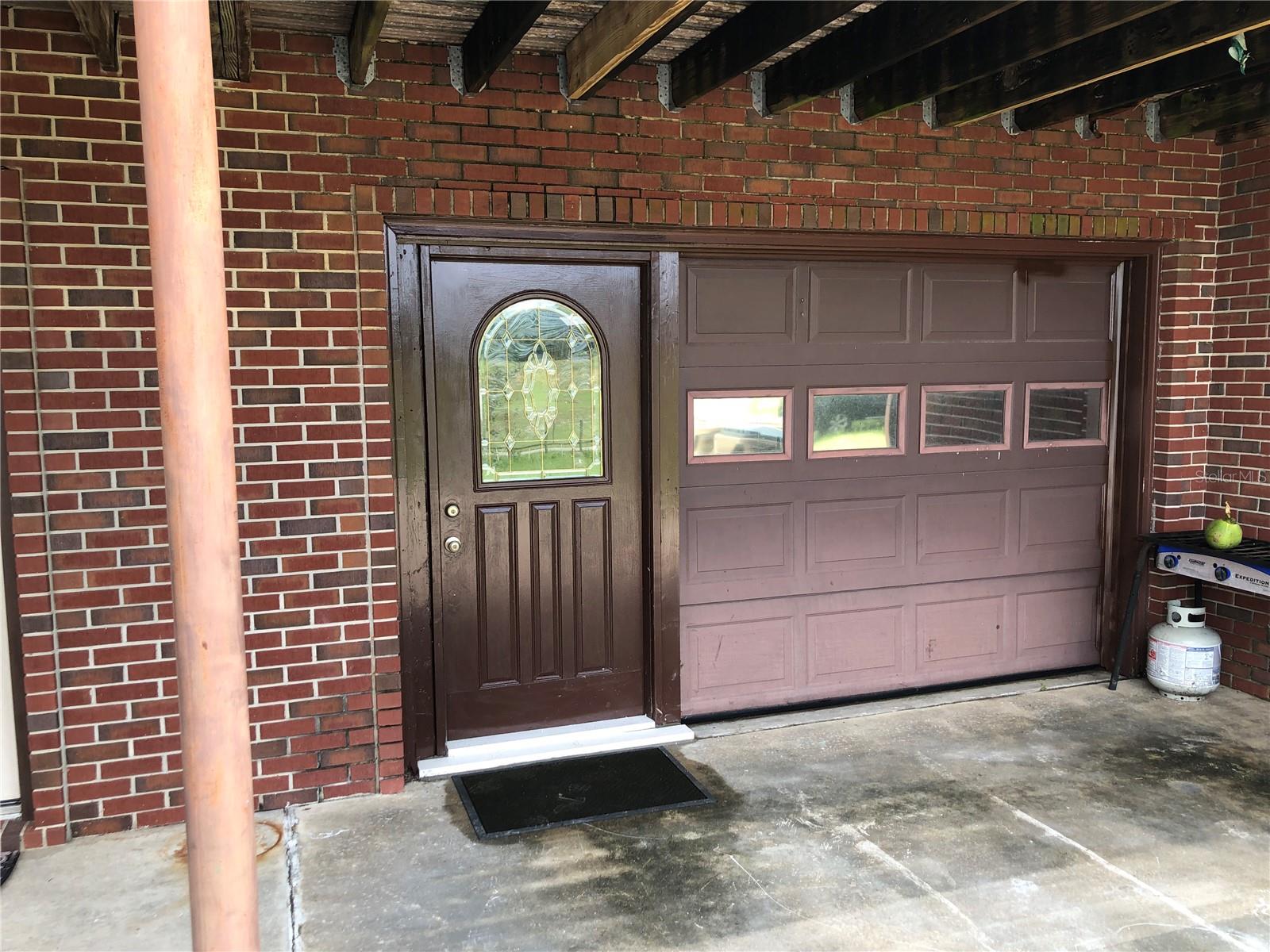 8215 E DEWEY ROBBINS RD, HOWEY IN THE HILLS, FL, 34737